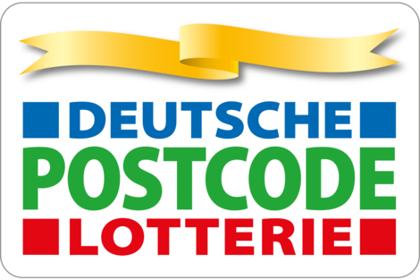 Unter goldener Schleife "Deutsche Postcode Loterie"