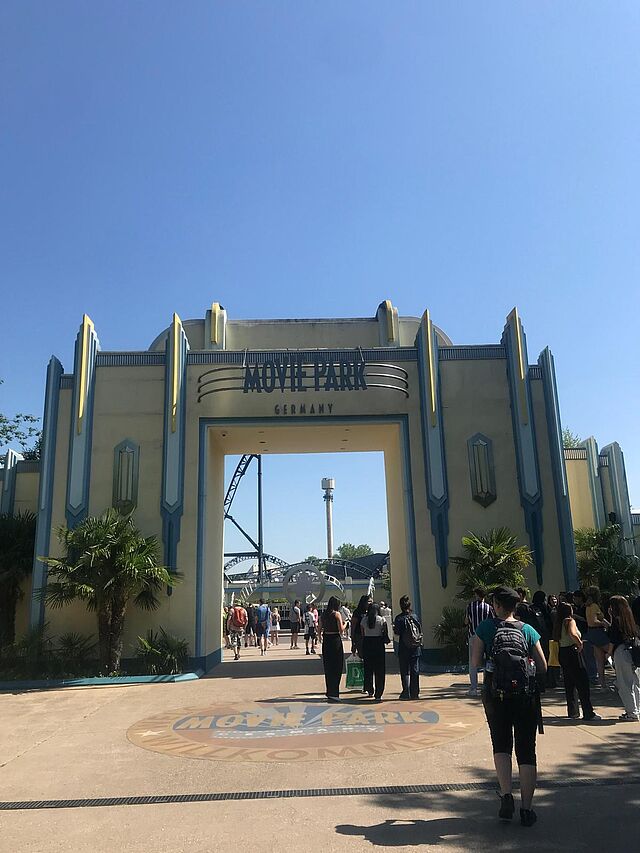 Das Eingangstor zum Movie Park.