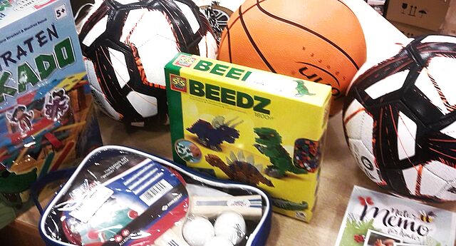 diverse Spiele für drinnen und draußen